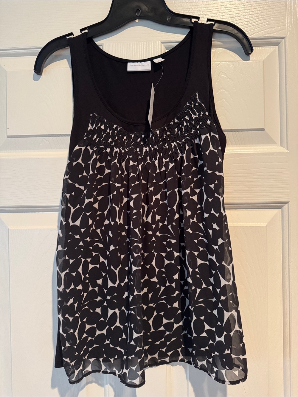 New York & Company Black and White Smocked Yoke Printed Camisole NEW small